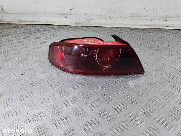 LAMPA TYLNA LEWA ALFA ROMEO 159 939532802 SEDAN