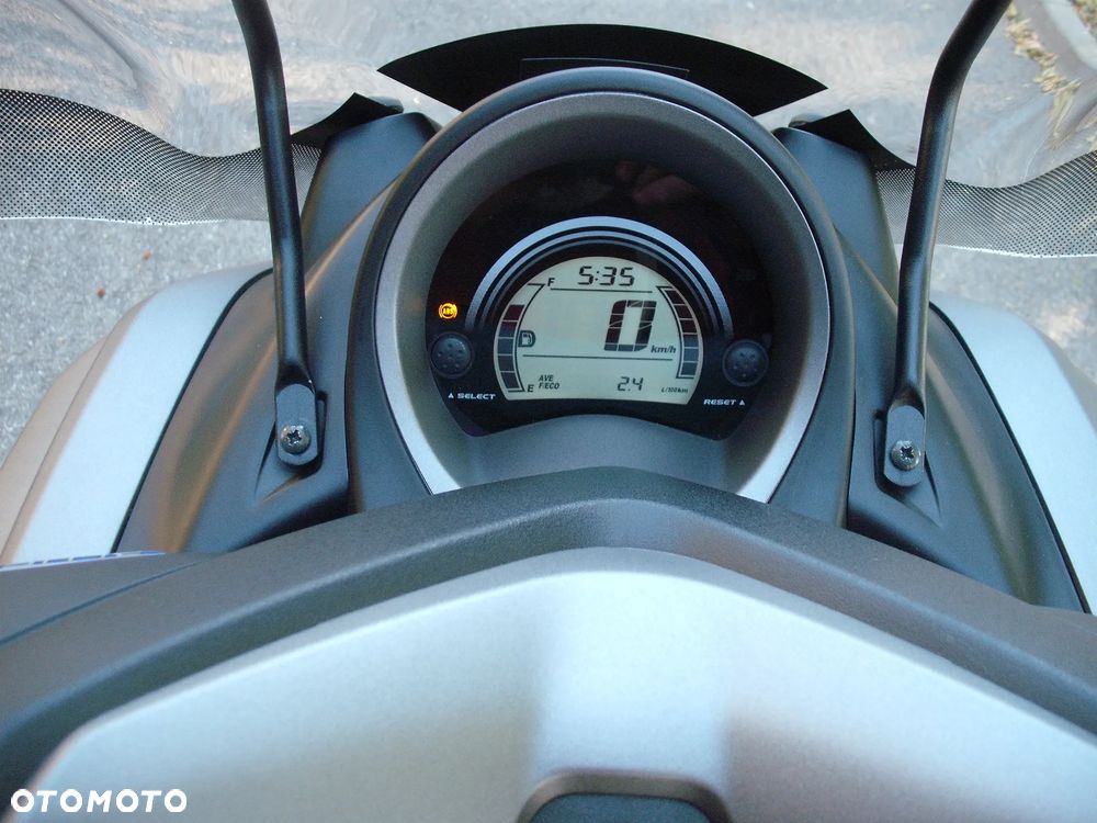 Yamaha NMAX - 9