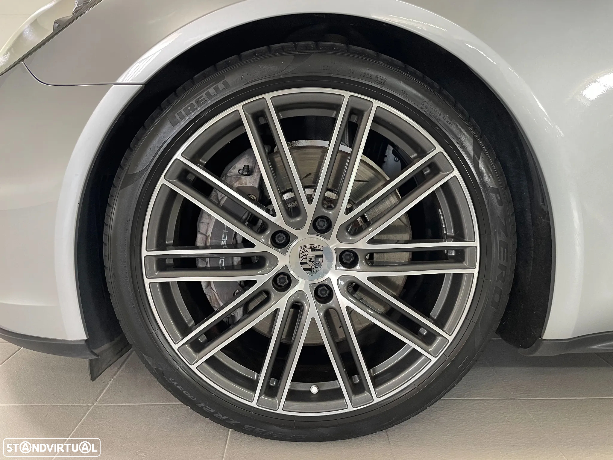 Porsche Panamera 4 E-Hybrid - 11