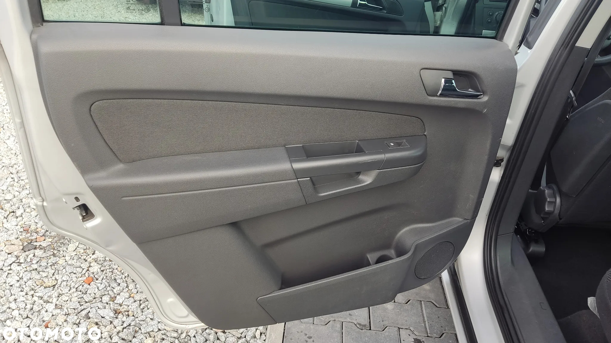 Opel Zafira 1.8 Cosmo - 24