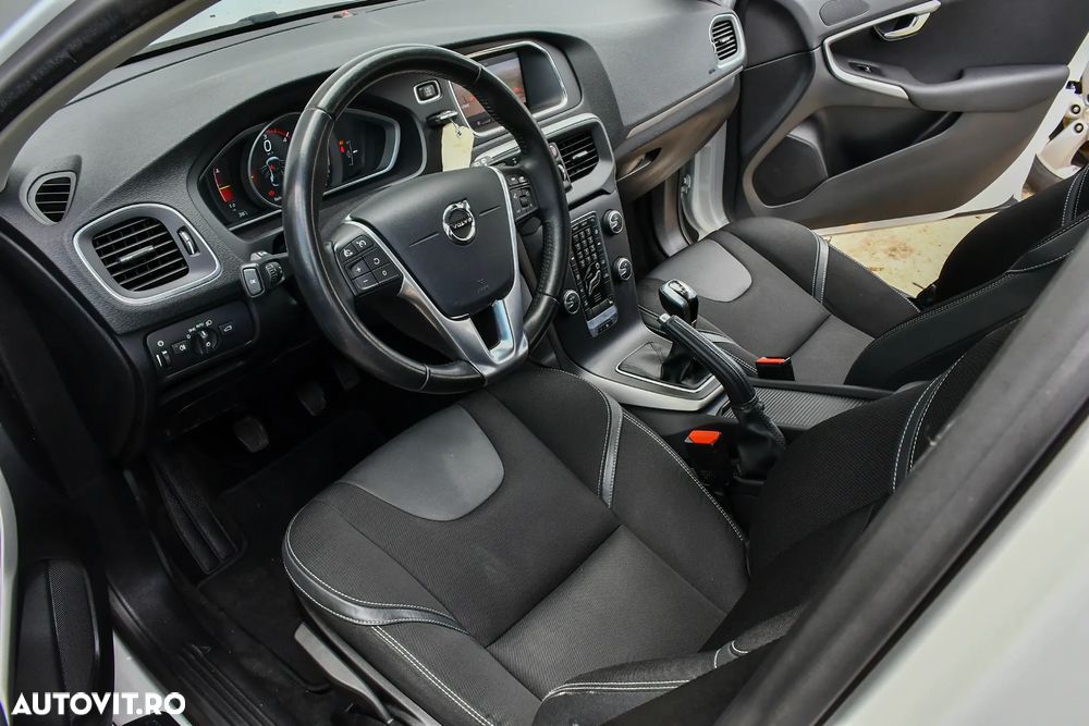 Volvo V40 D2 Momentum - 16