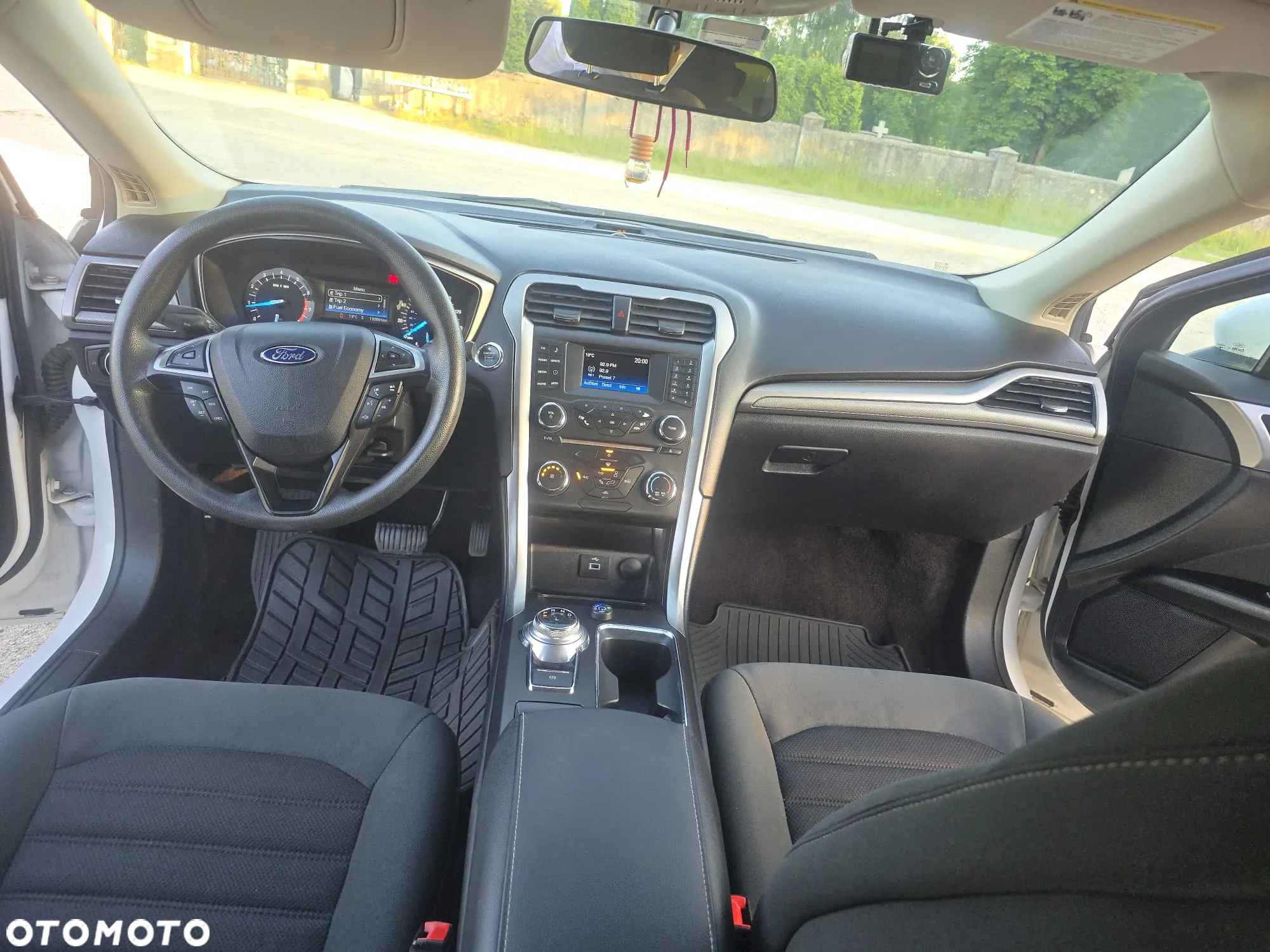 Ford Fusion - 22