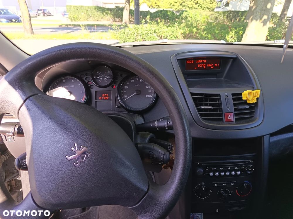 Peugeot 207 1.4 - 9