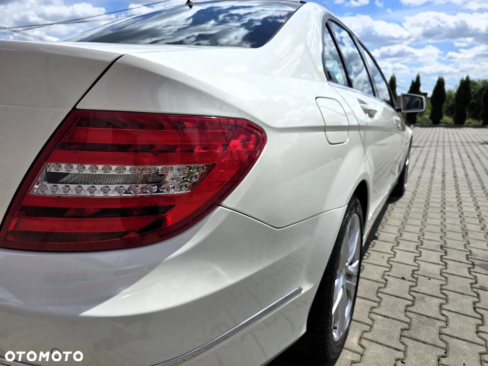 Mercedes-Benz Klasa C 180 CGI Automatik BlueEFFICIENCY SPORT EDITION - 16