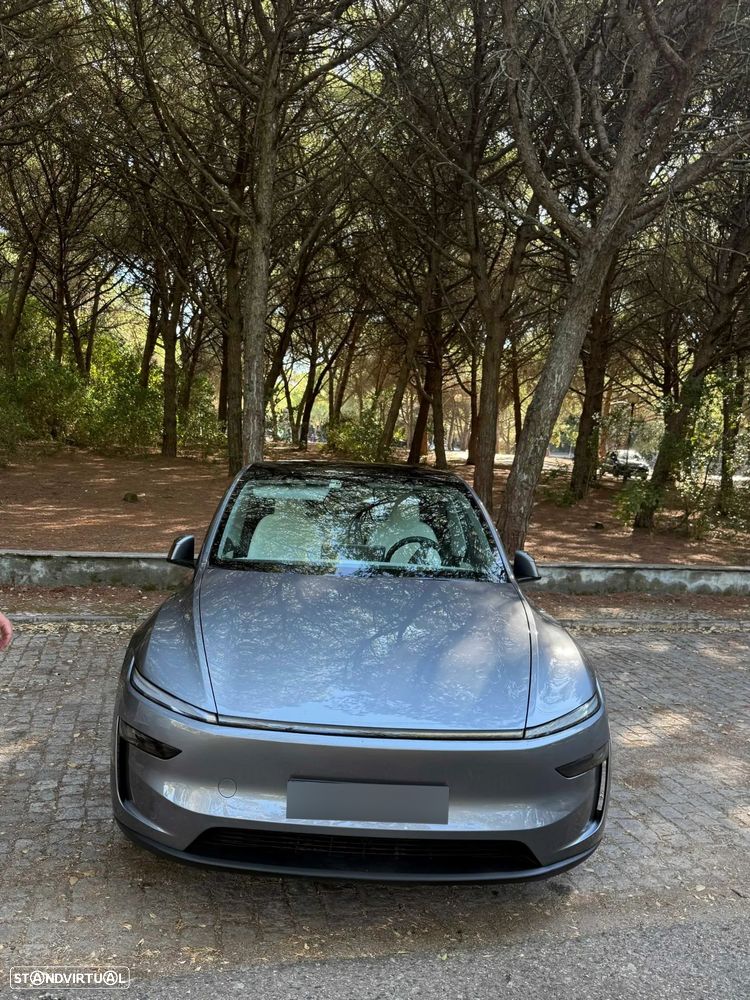 Tesla Model Y - 6
