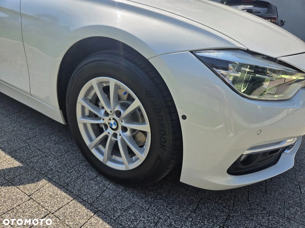 BMW Seria 3 320d Efficient Dynamic Edition Luxury Line - 2