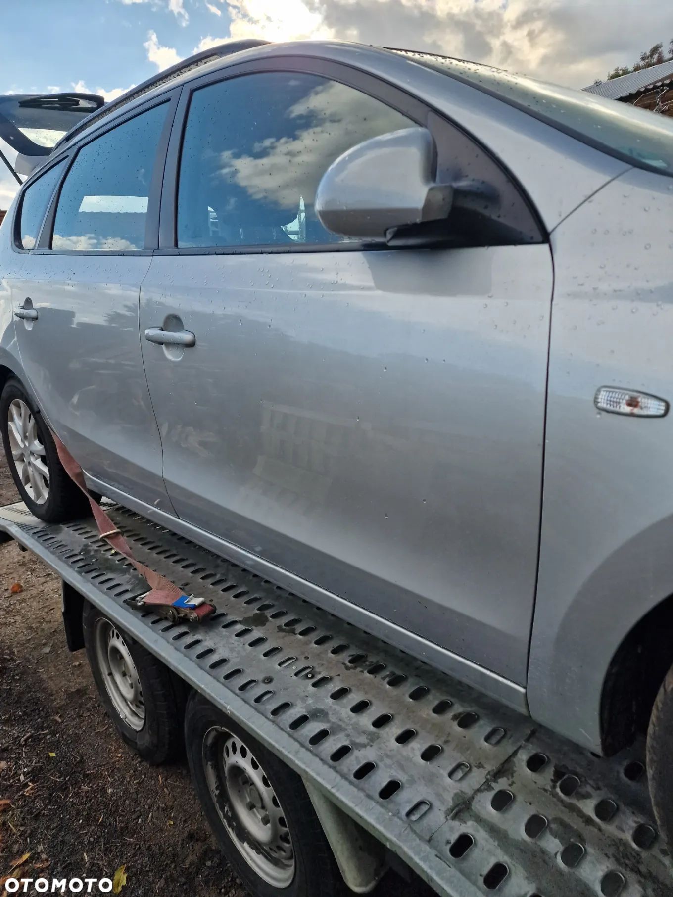 Drzwi  prawy przód hyundai  I30  w kolorze 2R - 1