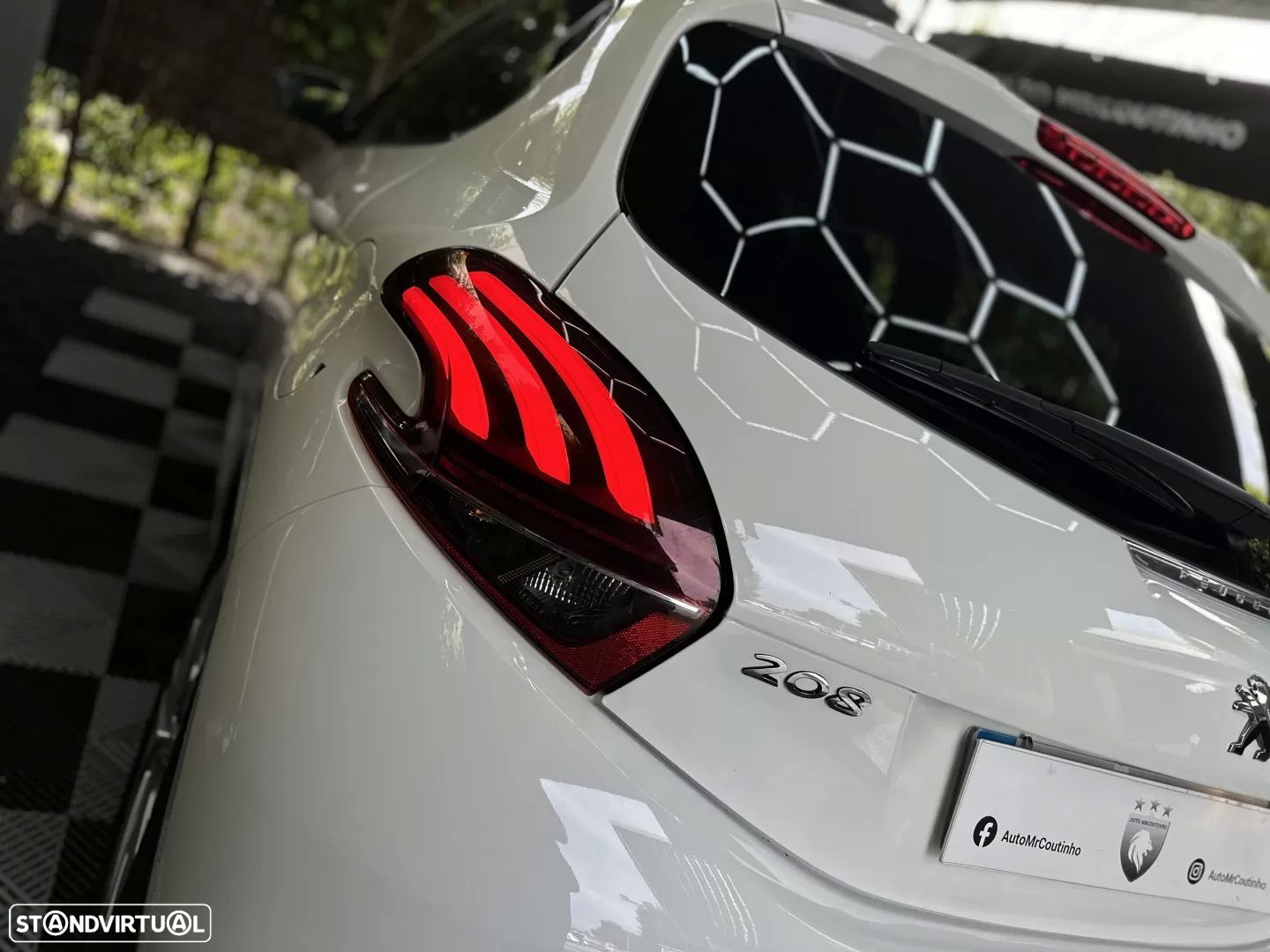Peugeot 208 1.2 PureTech Allure EAT6 - 8