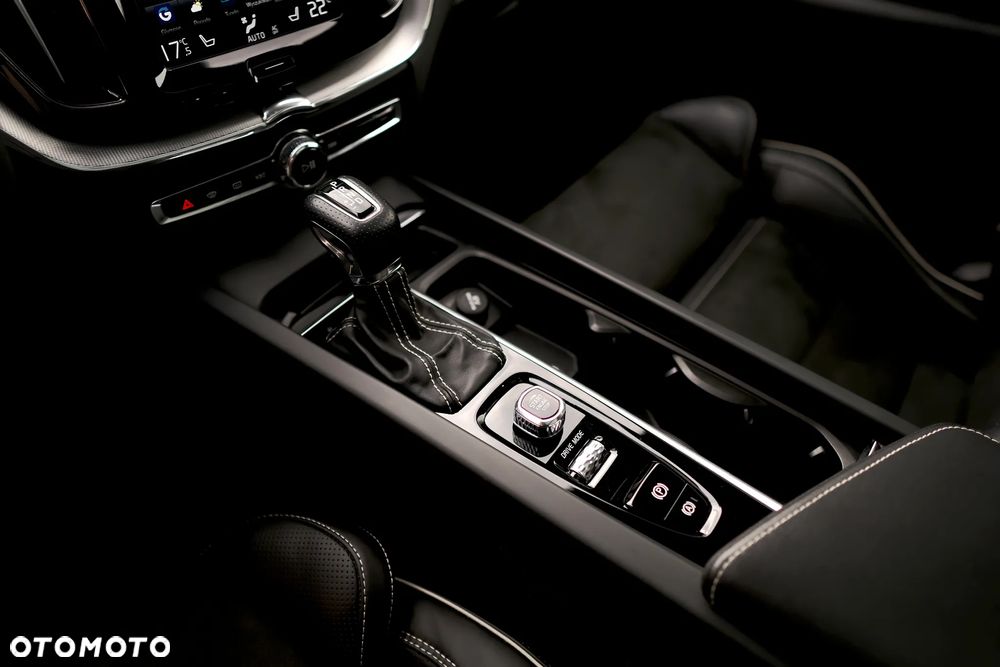 Volvo XC 60 T6 AWD Geartronic RDesign - 28