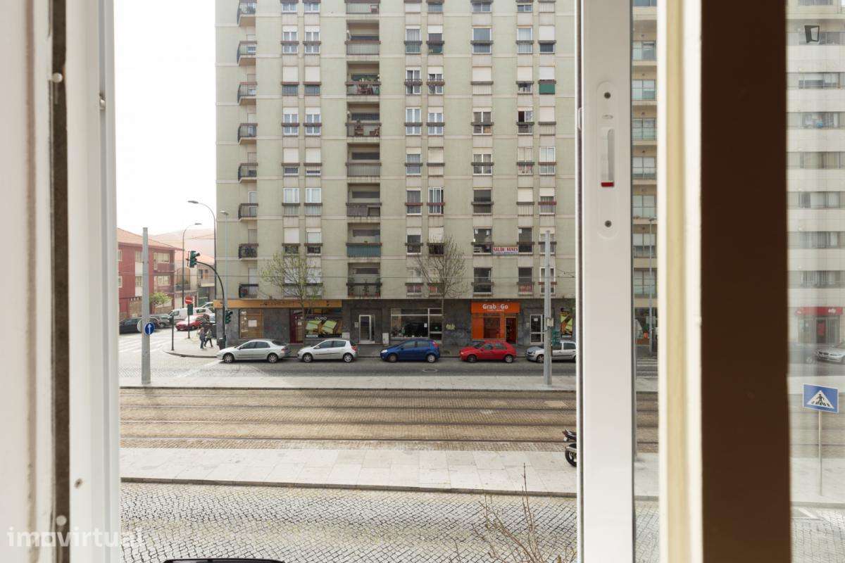 Quarto - localizado em Matosinhos Porto - Grande imagem: 3/19