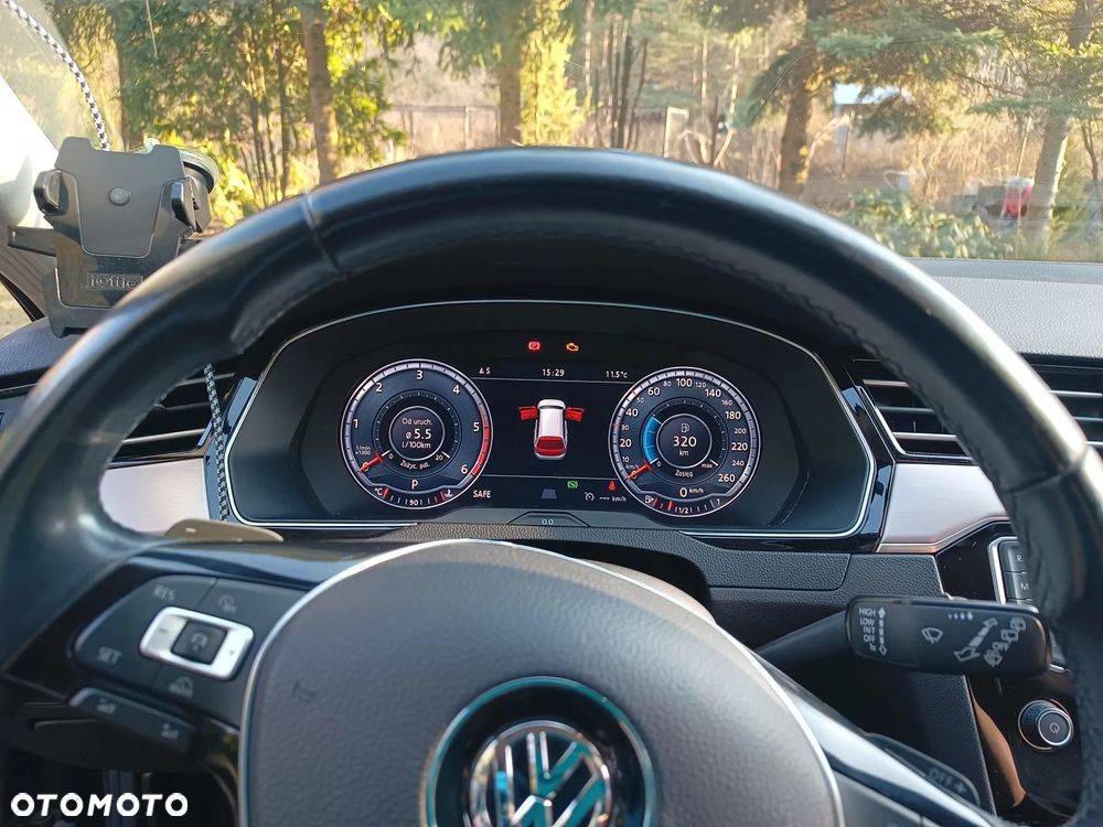 Volkswagen Passat - 13