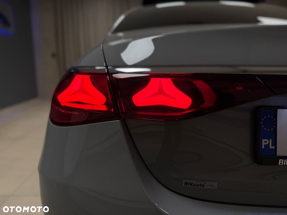 Mercedes-Benz Klasa E 220 d mHEV 4-Matic AMG 9G-Tronic - 33