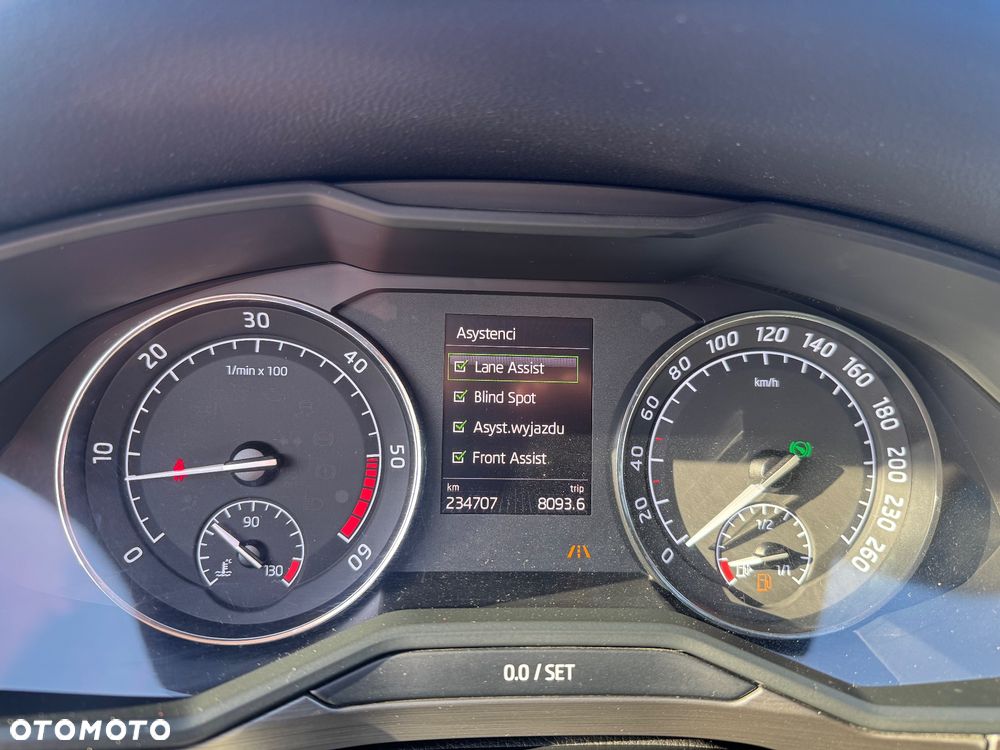 Skoda Superb Combi 2.0 TDI DSG Premium Edition - 33