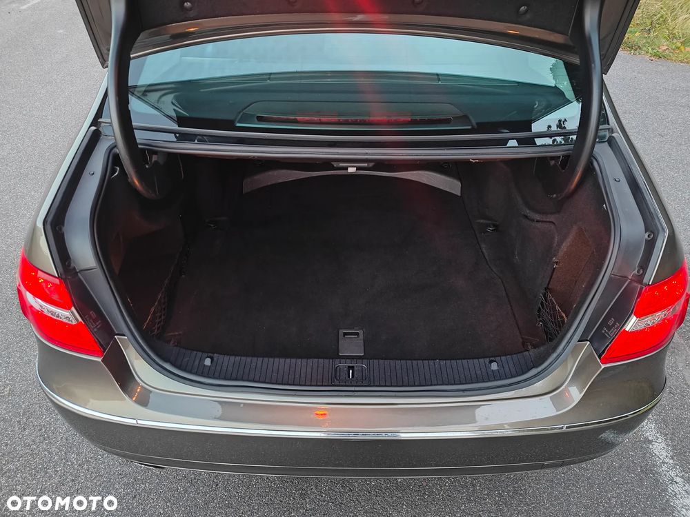 Mercedes-Benz Klasa E 250 CGI BlueEFFICIENCY Automatik - 29