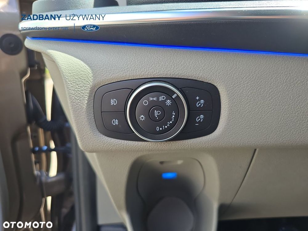 Ford Tourneo Custom - 12