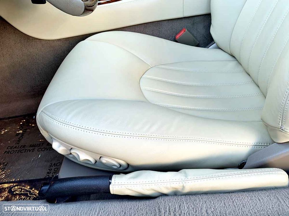 Jaguar XK XK8 4.0 Convertible Classic - 23