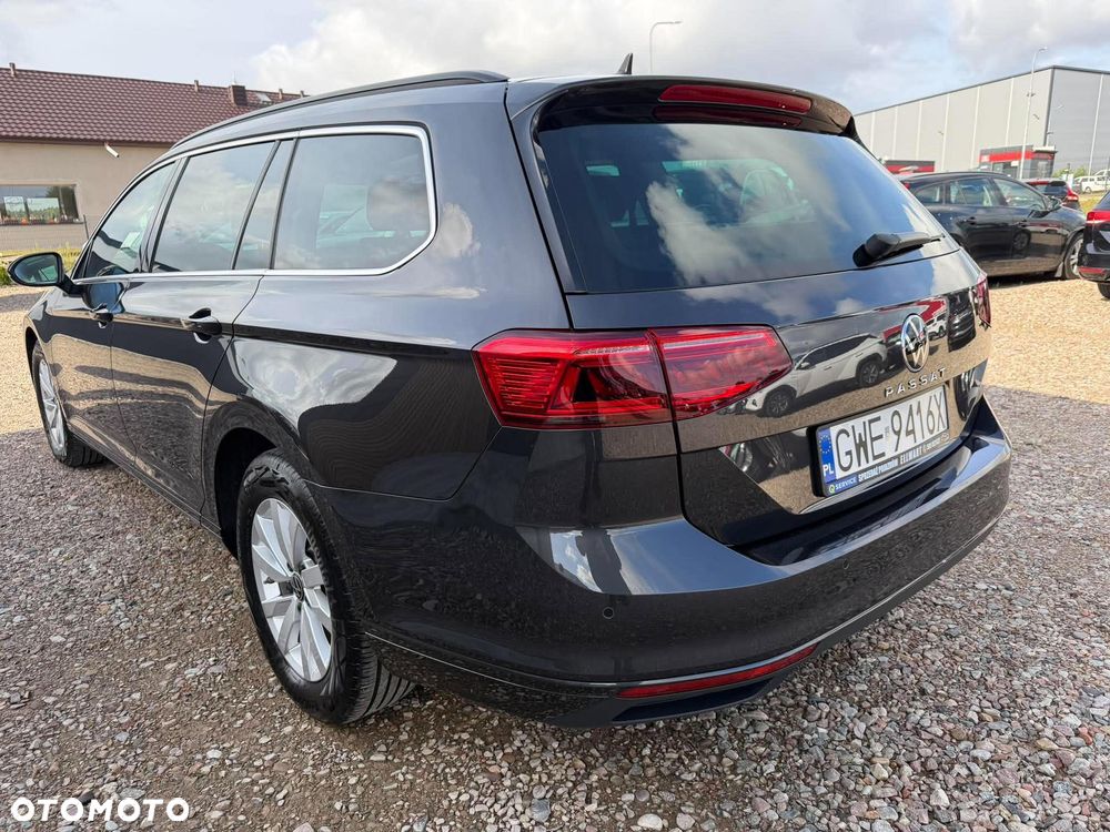Volkswagen Passat - 4
