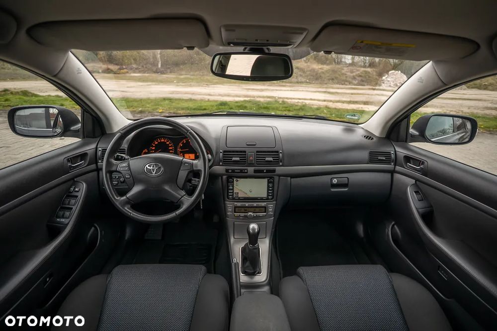 Toyota Avensis 1.8 VVT-i Combi - 7
