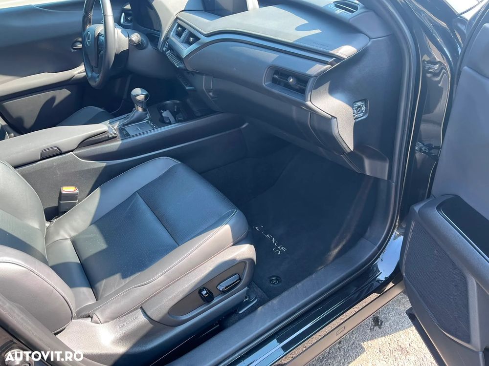 Lexus UX 250h FWD Executive - 4