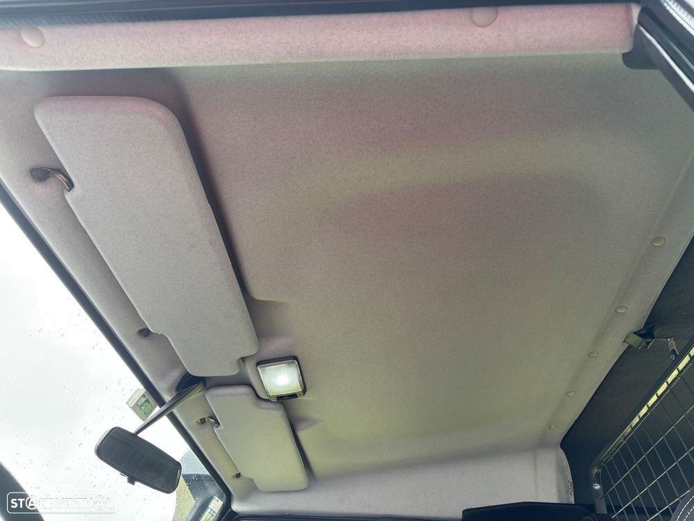 Land Rover Defender 90 2.5 TD5 Metal Top - 17