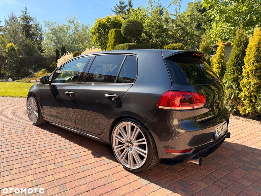 Volkswagen Golf - 6