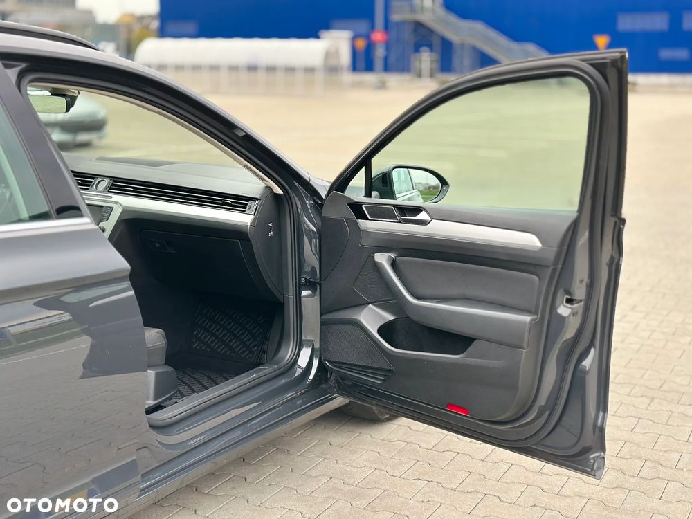 Volkswagen Passat 1.6 TDI (BlueMotion Technology) DSG Comfortline - 24