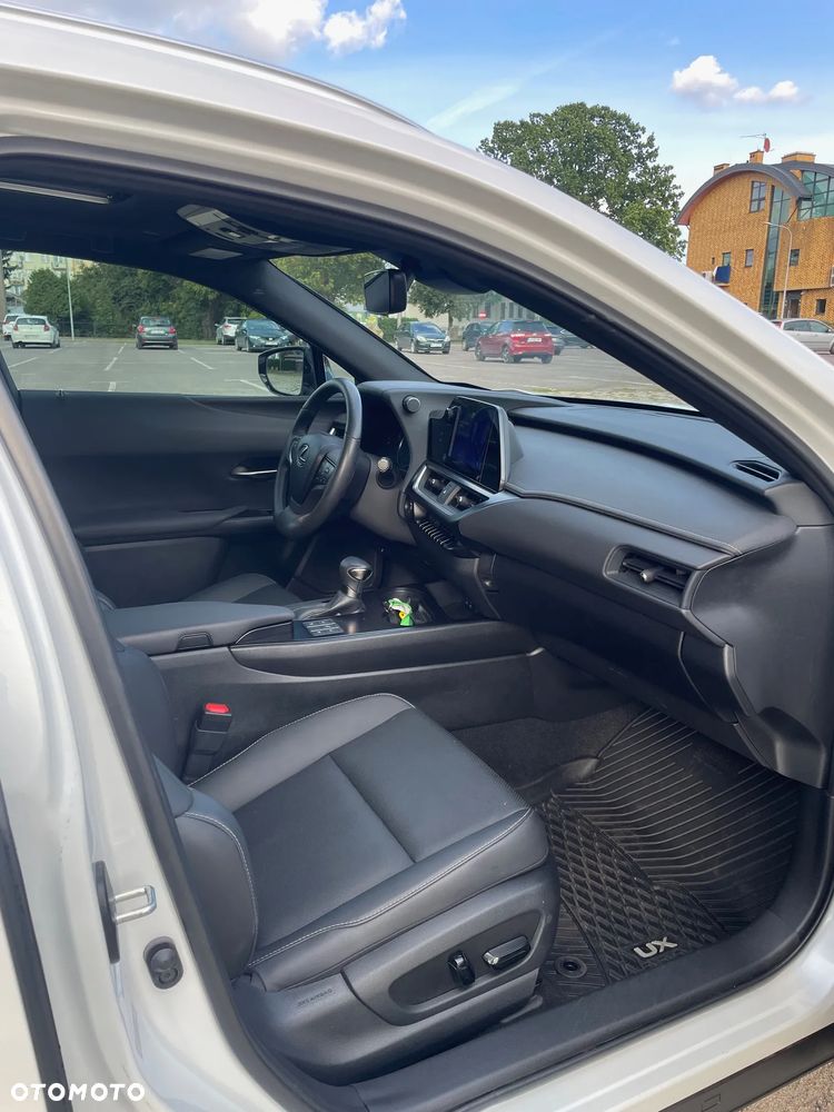 Lexus UX 250h (E-FOUR) Executive Line - 15
