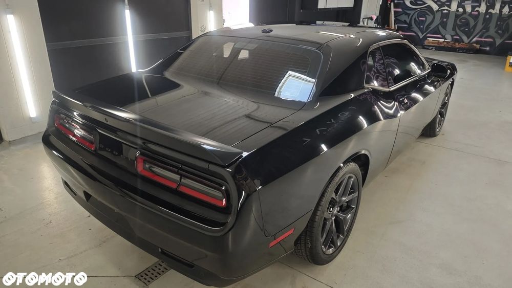 Dodge Challenger - 17