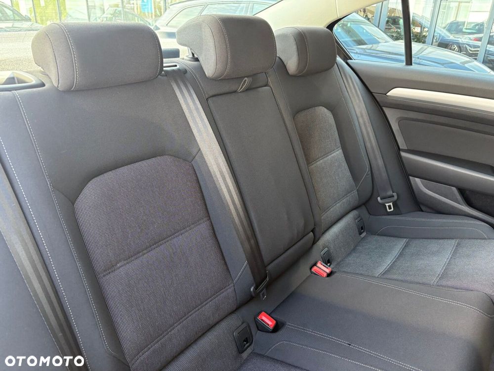 Volkswagen Passat - 14