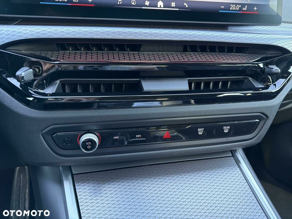 BMW Seria 3 330e PHEV M Sport - 22