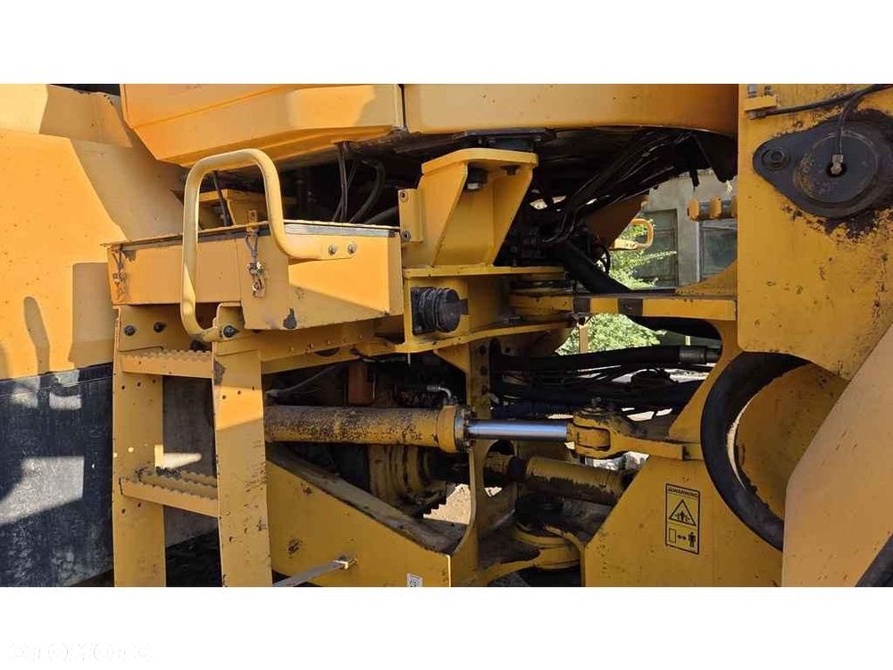 Volvo L220 - 29