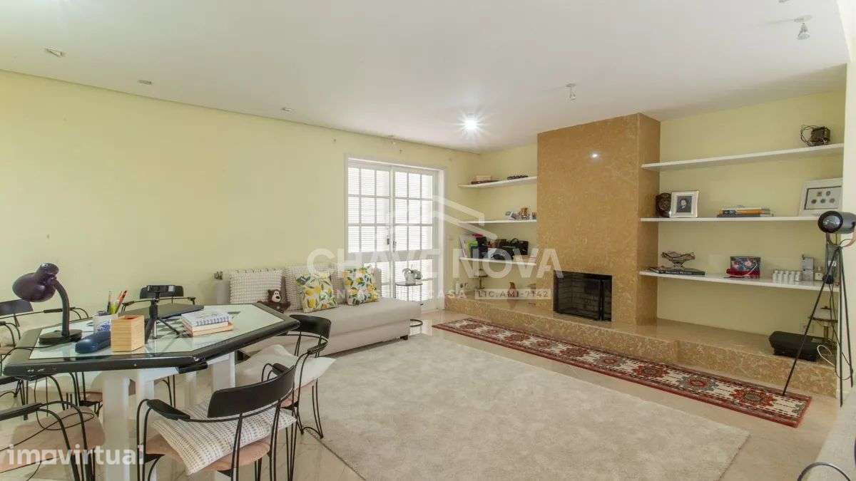 Moradia V6 c/ Piscina Interior e Exterior em Arcozelo - Grande imagem: 3/28