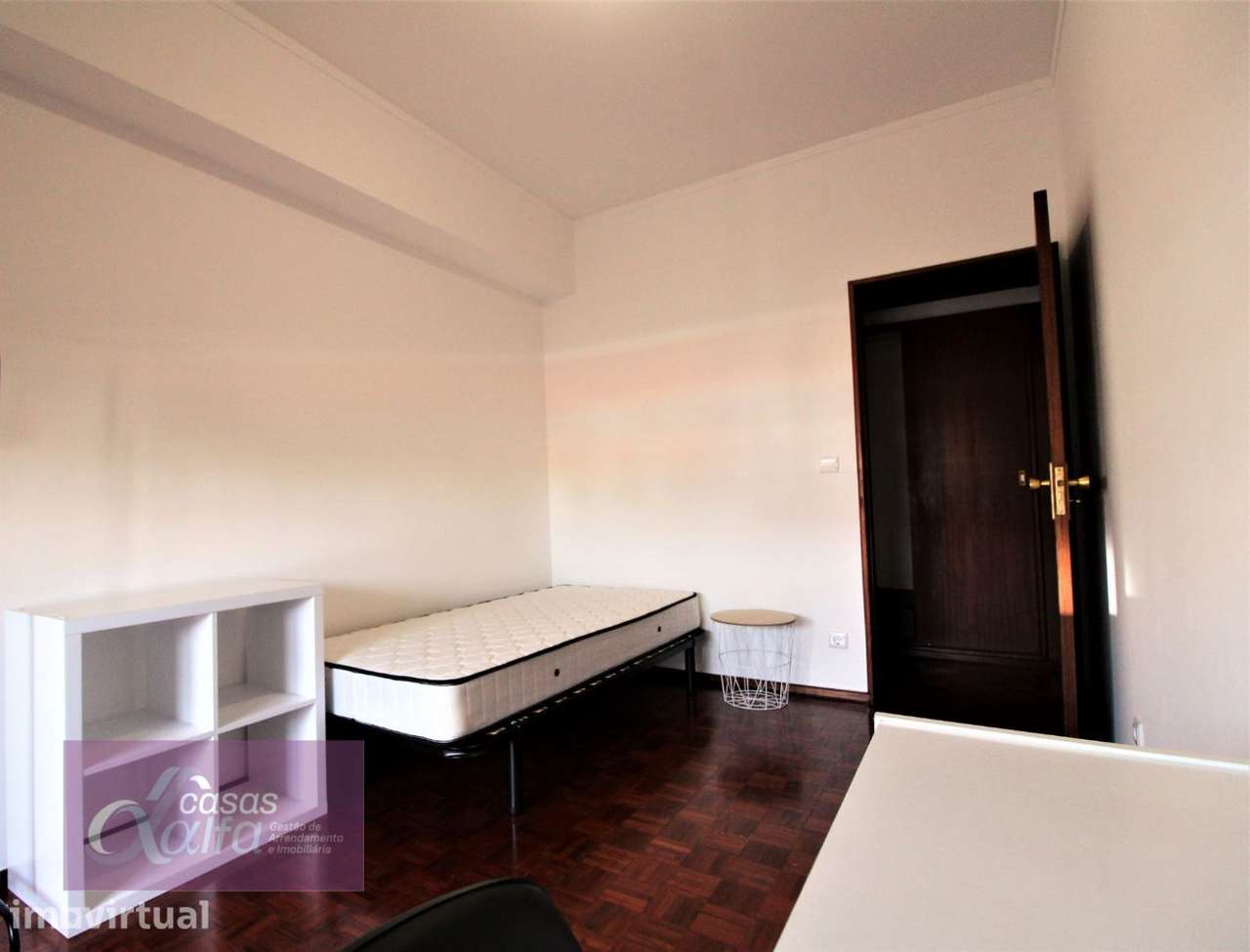 Quarto  com wc privado para rapariga estudante  Av. Marquês de Pomb... - Grande imagem: 2/10