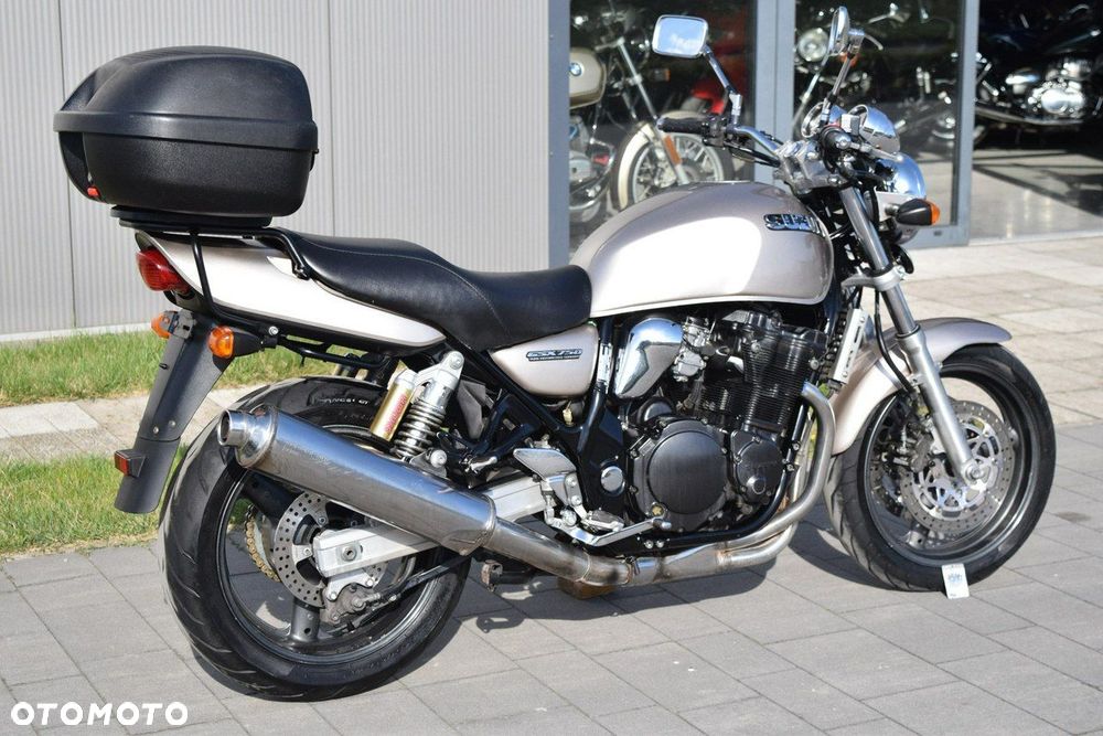 Suzuki GSX - 2