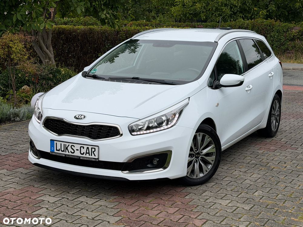 Kia Ceed 1.6 GDI ISG Dream-Team Edition - 2