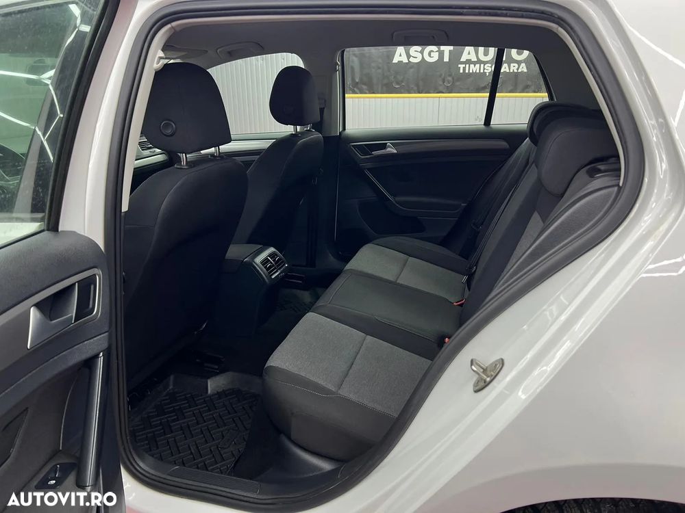 Volkswagen Golf - 14