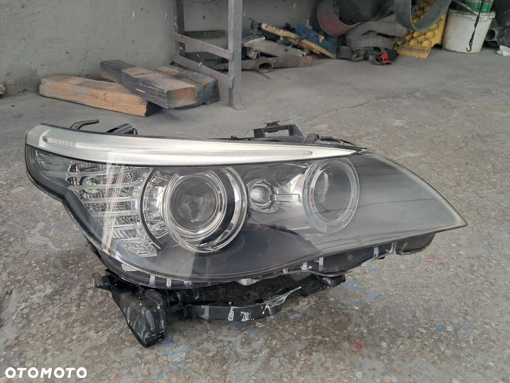 BMW 5 E60 E61 LIFT 07-10 Lampa przód prawa xenon nieskrętny 717774008 EU