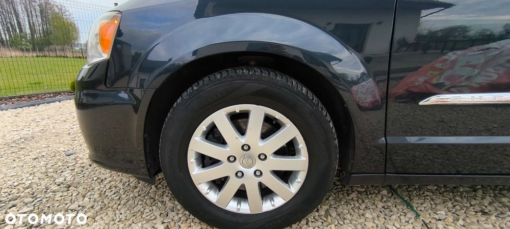 Chrysler Town & Country - 21