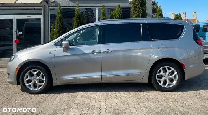 Chrysler Pacifica - 4