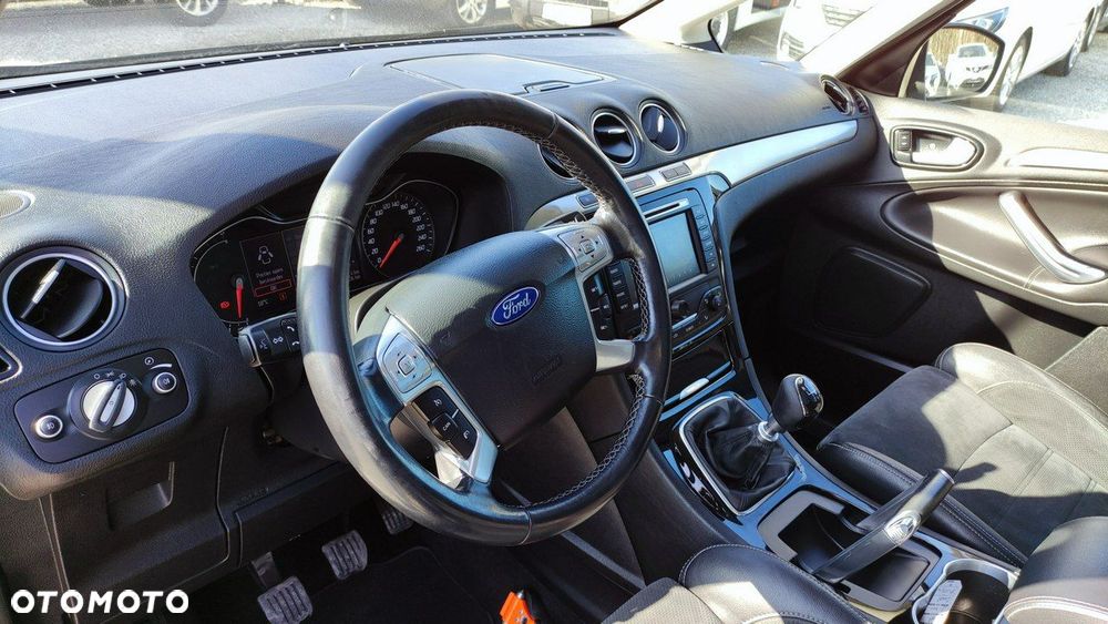 Ford S-Max - 32