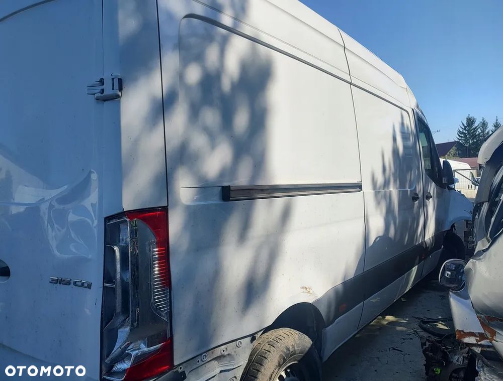 MERCEDES SPRINTER 910 KONSOLA DESKA 2022 - 4