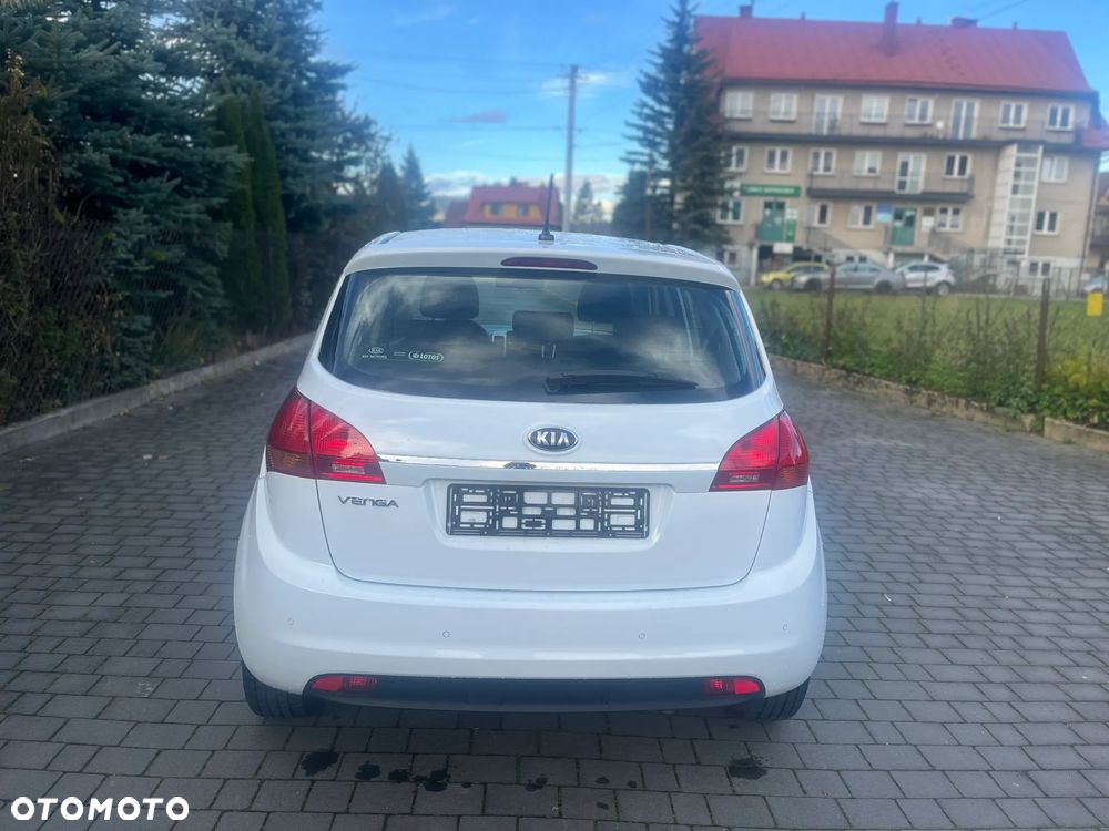 Kia Venga - 5