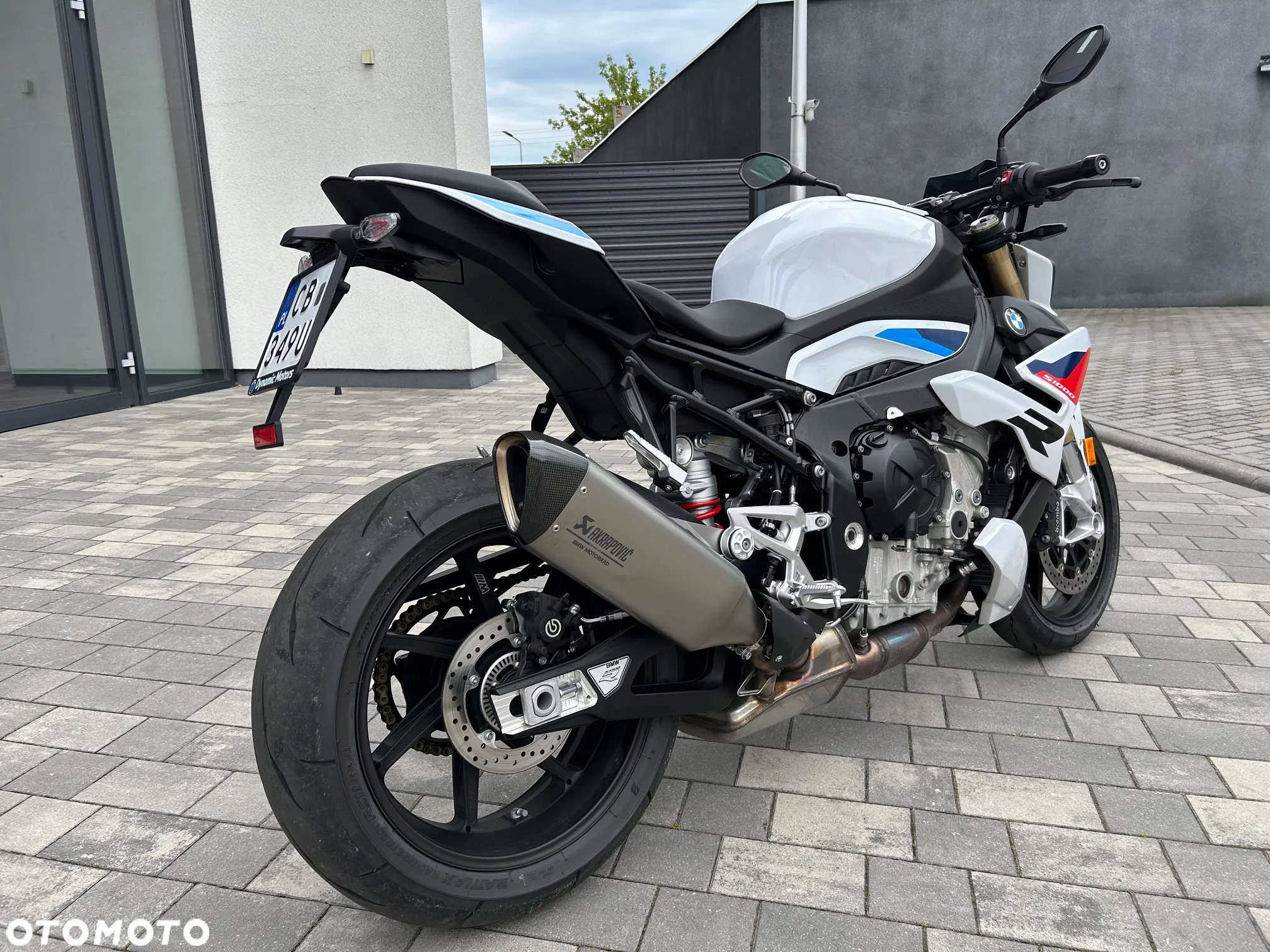 BMW S - 8