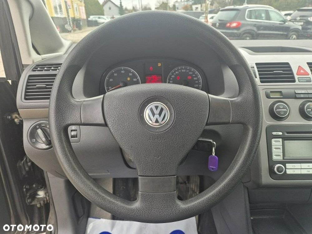 Volkswagen Touran - 17