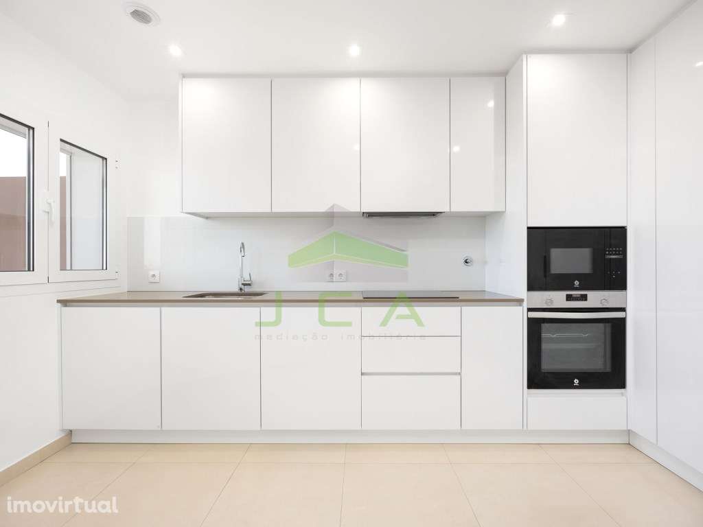 Apartamento T2 semi-novo - Grande imagem: 4/25