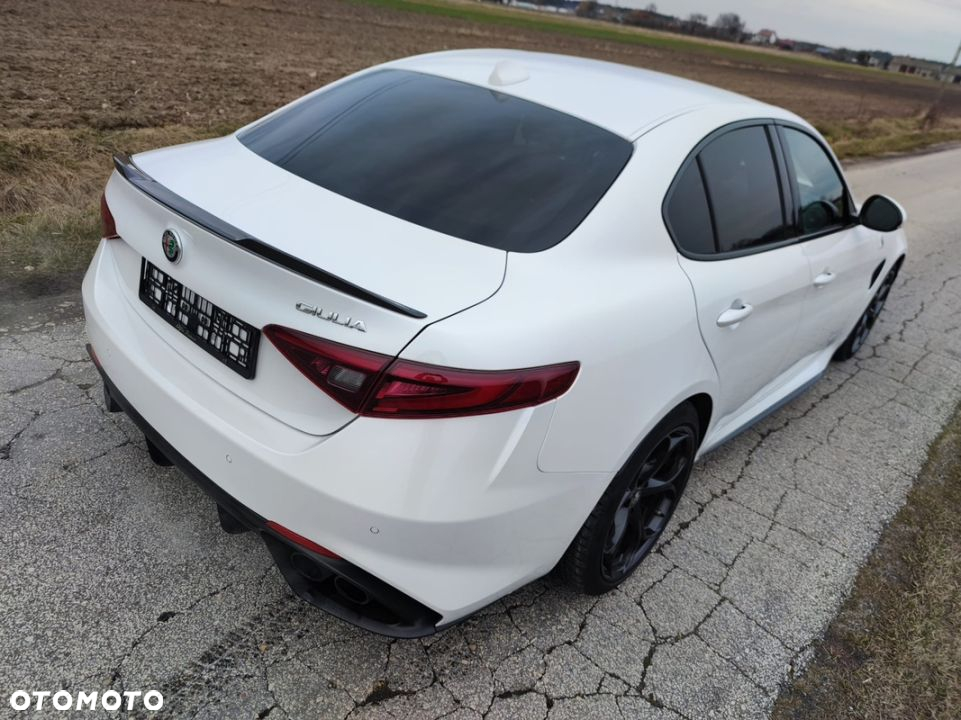 Alfa Romeo Giulia 2.9 V6 Bi-Turbo AT8 Quadrifoglio - 8
