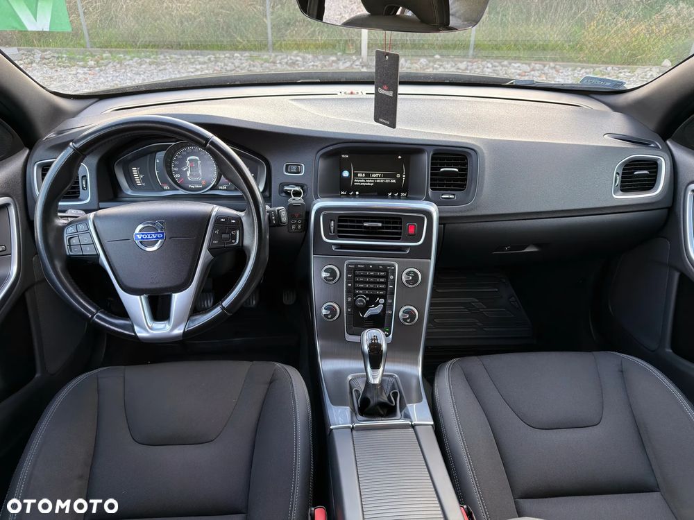 Volvo V60 D4 Momentum - 21