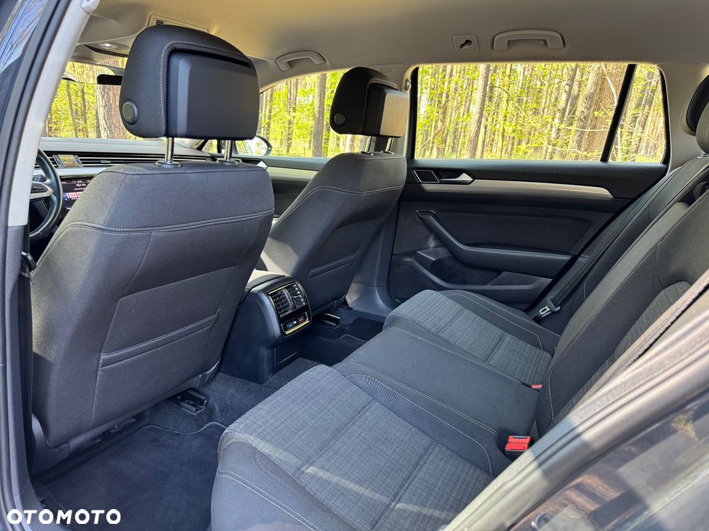 Volkswagen Passat 2.0 TDI SCR DSG Business - 32