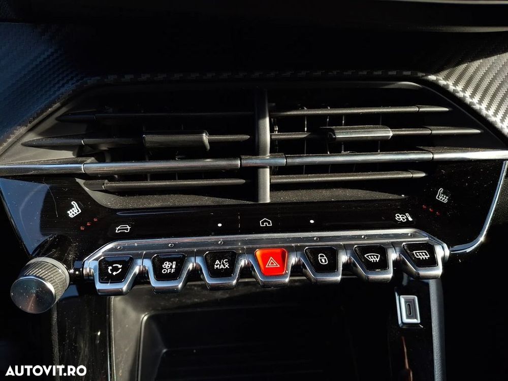 Peugeot 208 - 22