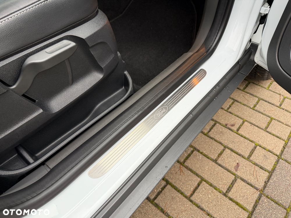 Ford Kuga 2.0 TDCi 2x4 Titanium - 29